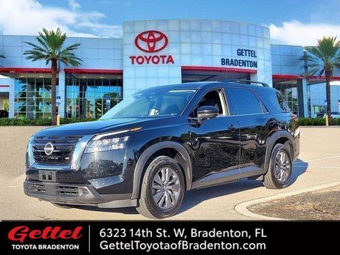 Used 2024 Nissan Pathfinder SV image 1