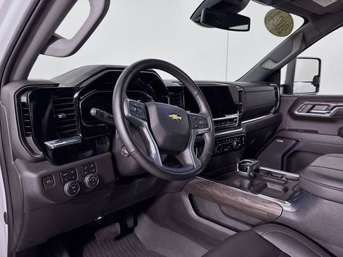 Used 2024 Chevrolet Silverado 1500 LTZ image 9