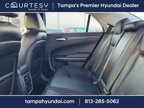 Used 2019 Chrysler 300 Limited image 9