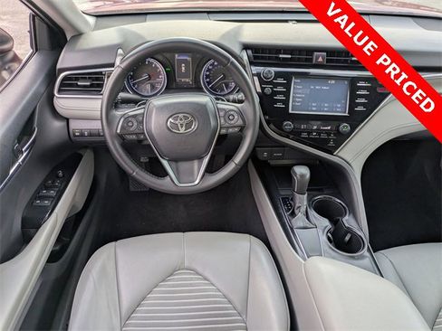Used 2018 Toyota Camry SE image 16