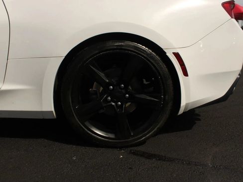 Used 2017 Chevrolet Camaro LT RWD image 4