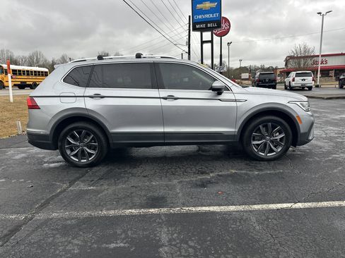 Used 2022 Volkswagen Tiguan SE image 9