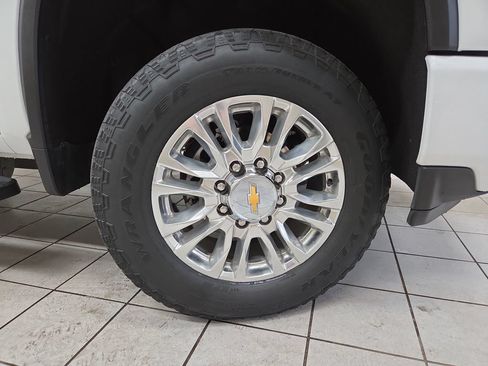 Used 2022 Chevrolet Silverado 2500 High Country AWD/4WD image 8