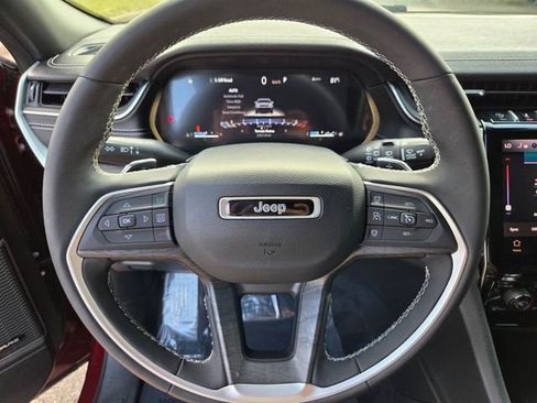 Used 2024 Jeep Grand Cherokee L Limited AWD/4WD image 33