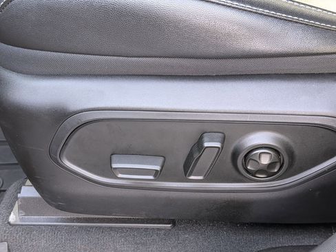 Used 2023 Jeep Grand Cherokee L Laredo image 14