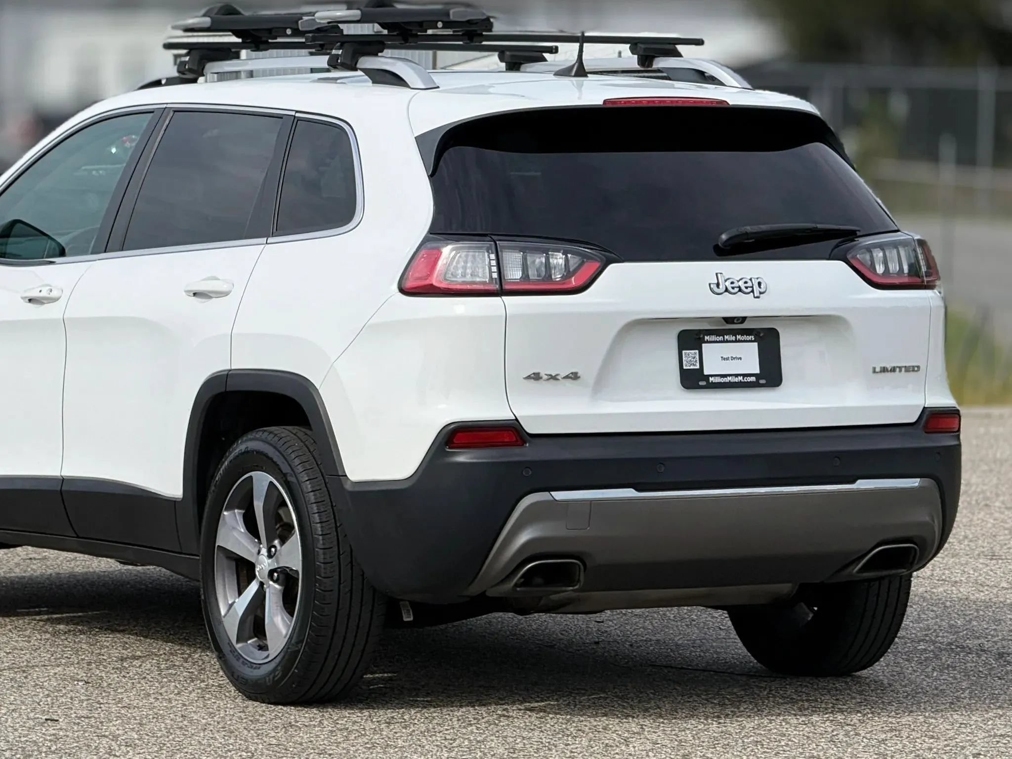 Used 2019 Jeep Cherokee Limited AWD/4WD image 16