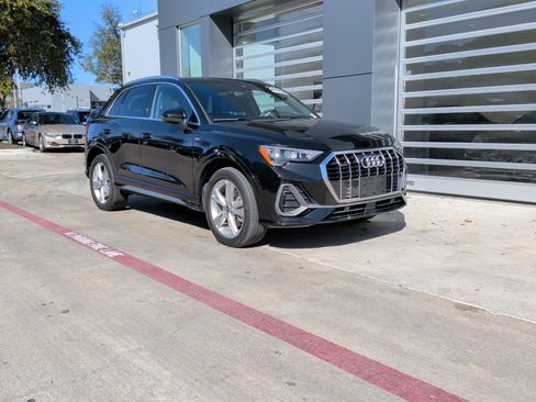 Certified 2022 Audi Q3 2.0T Premium w/ Convenience Package image 2