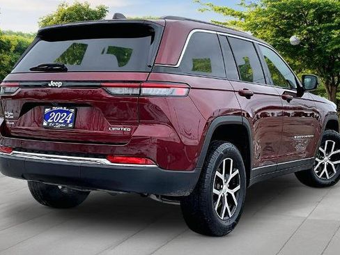 Used 2024 Jeep Grand Cherokee Limited AWD/4WD image 12