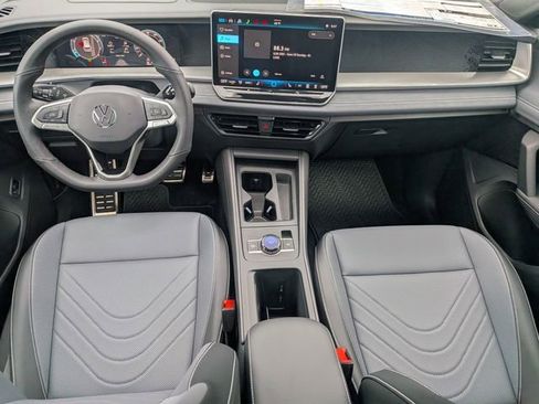 New 2026 Volkswagen Tiguan SE R-Line image 16