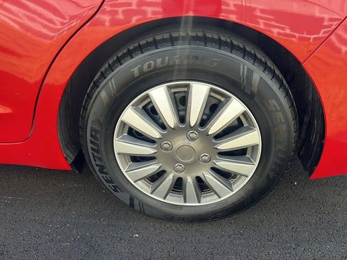 Used 2017 Hyundai Elantra SE image 28