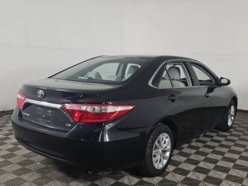 Used 2017 Toyota Camry LE FWD image 3