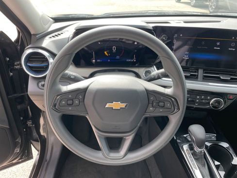 Used 2025 Chevrolet Trax LT image 27