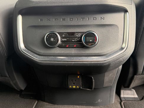 Certified 2025 Ford Expedition Max Platinum w/ Stealth Performance Package AWD/4WD image 27