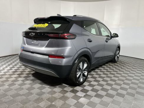 Used 2023 Chevrolet Bolt EUV LT w/ Convenience Package FWD image 8