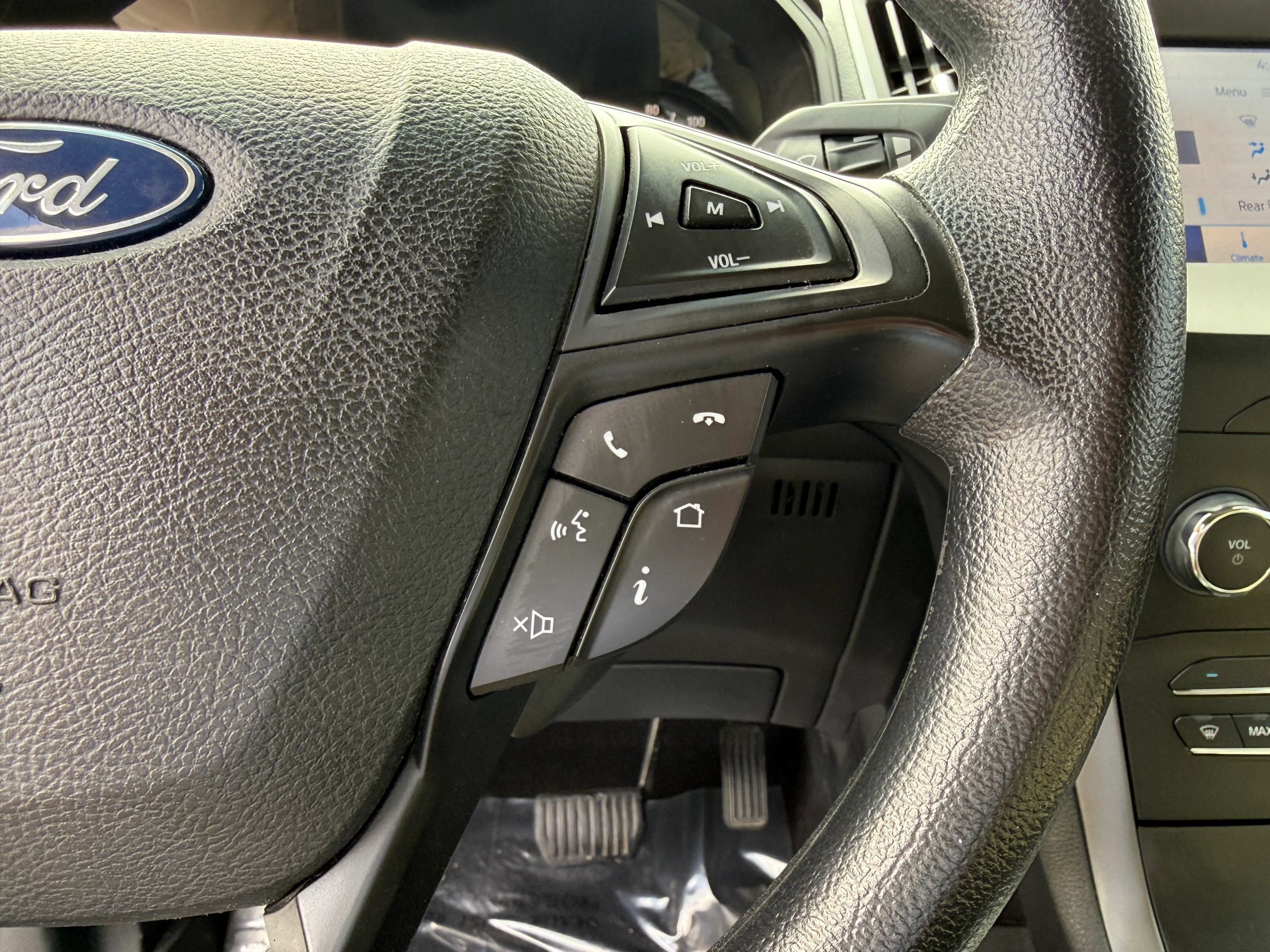 Used 2020 Ford Edge SE FWD image 13
