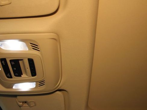 Used 2023 Buick Envision Avenir image 32