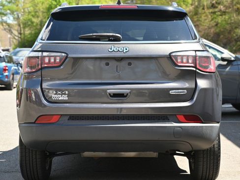 Used 2018 Jeep Compass Latitude w/ Popular Equipment Group AWD/4WD image 4