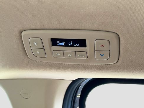 Used 2024 Kia Carnival EX FWD image 25