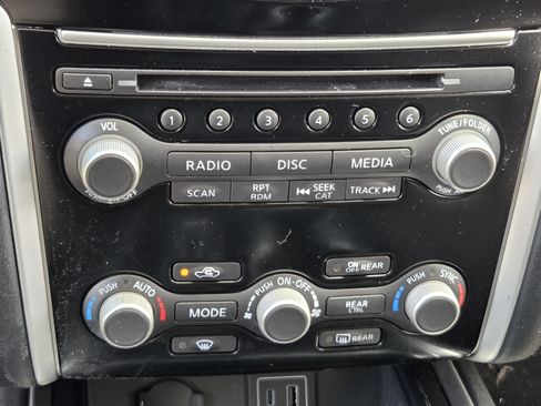 Used 2020 Nissan Pathfinder SV AWD/4WD image 16