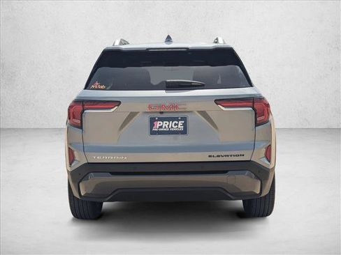 Used 2026 GMC Terrain Elevation w/ Elevation Premium Package FWD image 6