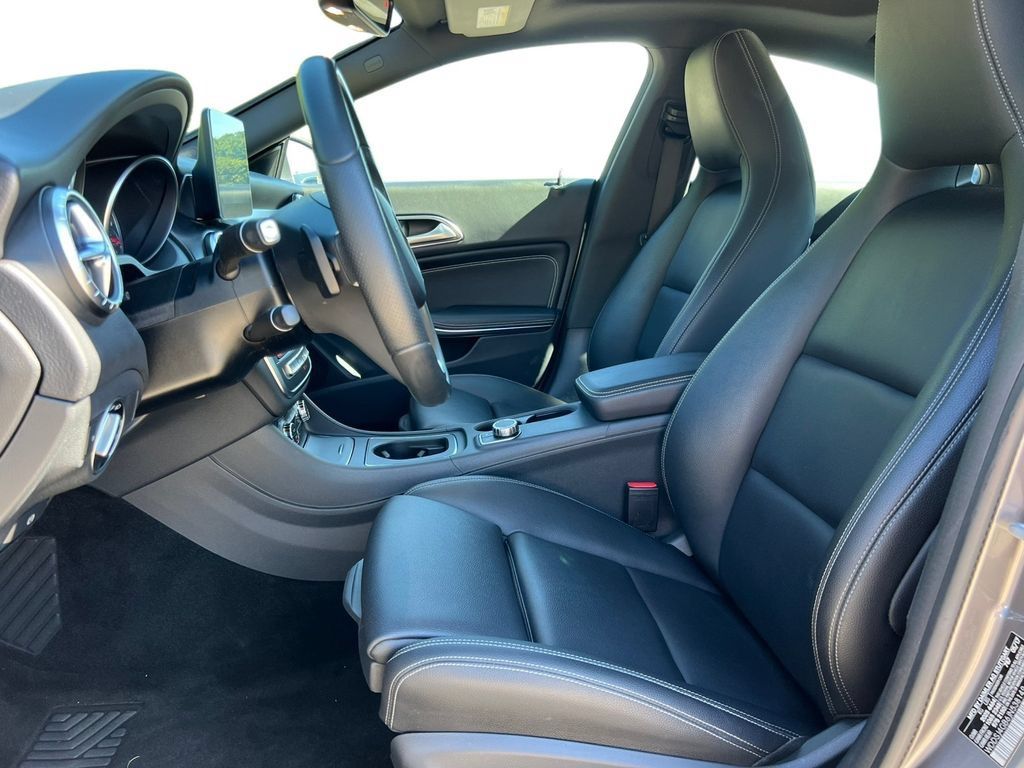 Used 2018 Mercedes-Benz CLA 250 4MATIC image 6