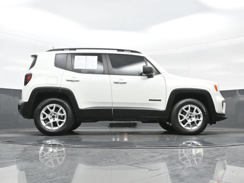 Used 2022 Jeep Renegade Latitude AWD/4WD image 32