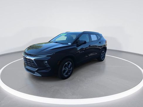 Used 2024 Chevrolet Blazer LT w/ Convenience Package FWD image 3