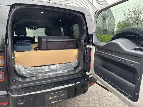 New 2026 Land Rover Defender 130 X-Dynamic SE AWD/4WD image 6