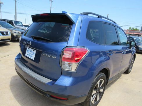 Used 2018 Subaru Forester 2.5i Premium w/ All-Weather Package image 4