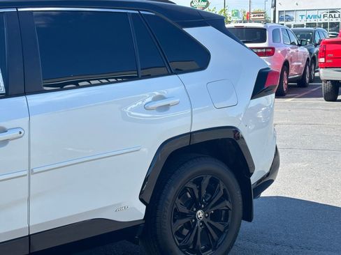 Used 2022 Toyota RAV4 XSE AWD/4WD image 7
