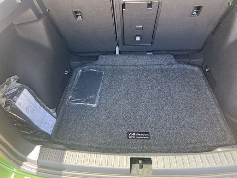 Certified 2025 Volkswagen Taos SE FWD image 29