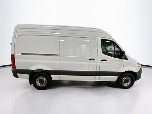 Used 2025 Mercedes-Benz Sprinter 2500 image 9
