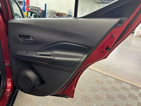 Used 2019 Nissan Kicks SR w/ SR Premium Package FWD image 12