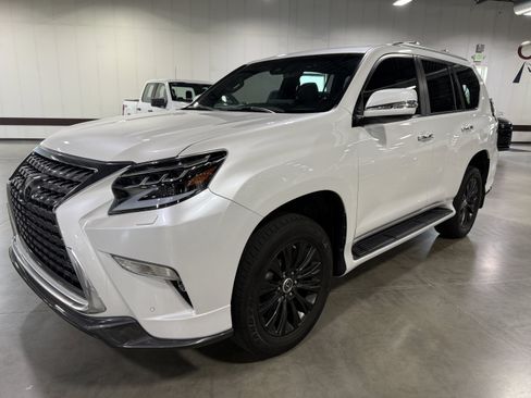 Used 2023 Lexus GX 460 Premium w/ Accessory Package AWD/4WD image 3