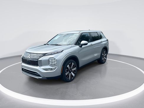 Used 2025 Mitsubishi Outlander SE FWD image 5