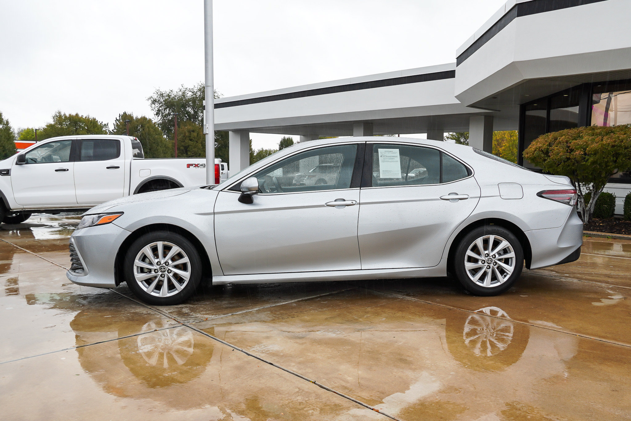 Used 2023 Toyota Camry LE FWD image 5