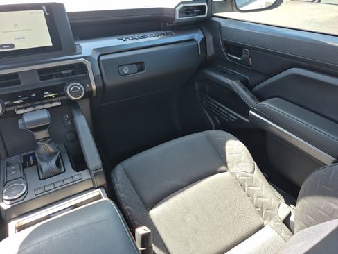 Used 2025 Toyota Tacoma SR5 image 21