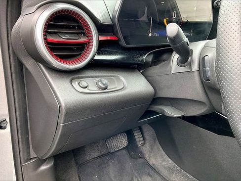 Used 2024 Chevrolet Trax RS w/ Sunroof Package image 30