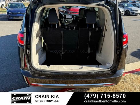 Used 2023 Chrysler Pacifica Limited FWD image 7