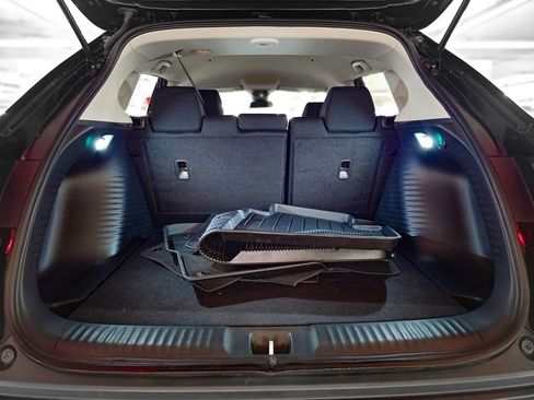 Used 2025 Honda HR-V LX image 9