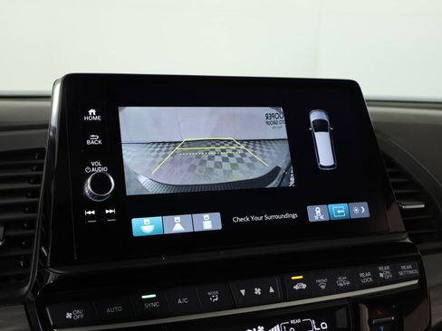 Used 2025 Honda Odyssey Elite image 6