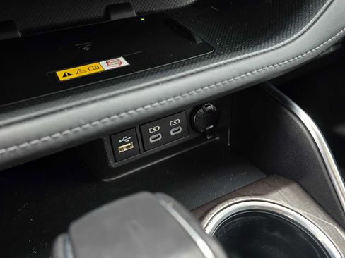 Used 2023 Toyota Highlander Limited AWD/4WD image 29