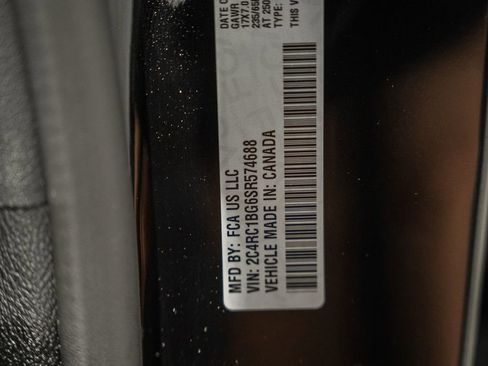 Used 2025 Chrysler Pacifica Select FWD image 45