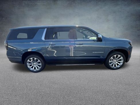 Used 2025 Chevrolet Suburban Premier AWD/4WD image 8