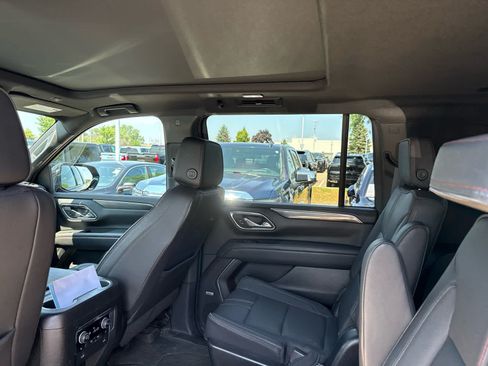 Used 2023 Chevrolet Suburban RST w/ Luxury Package AWD/4WD image 11