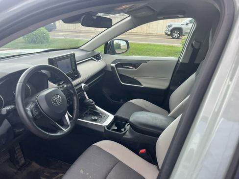 Certified 2020 Toyota RAV4 XLE w/ XLE Grade Weather Package AWD/4WD image 10