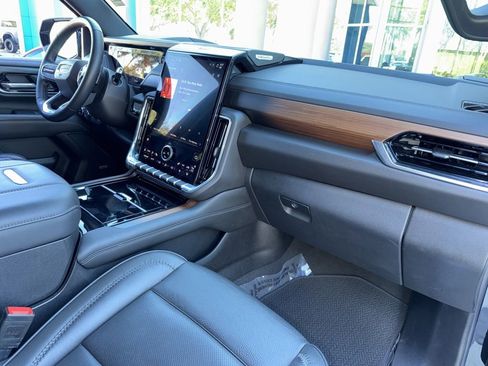Used 2025 GMC Yukon Denali image 19