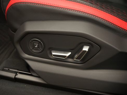 Used 2026 Lamborghini Urus SE image 30