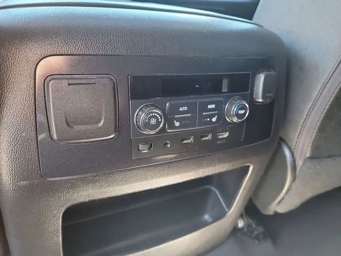 Used 2020 GMC Yukon XL SLT w/ Open Road Package AWD/4WD image 31