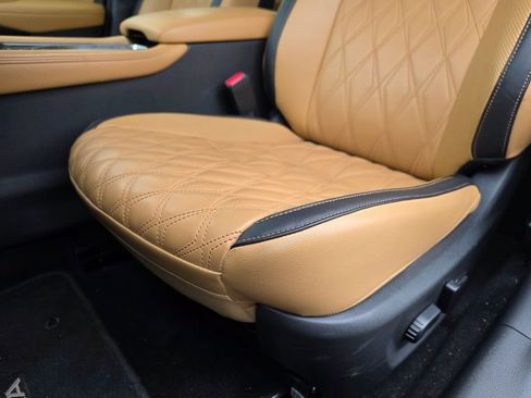 Used 2025 Nissan Sentra SV w/ SV Premium Package image 21